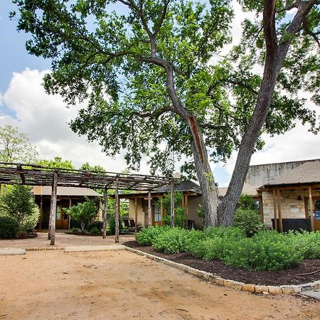 Wine Country Cottages On Main Fredericksburg Buitenkant foto